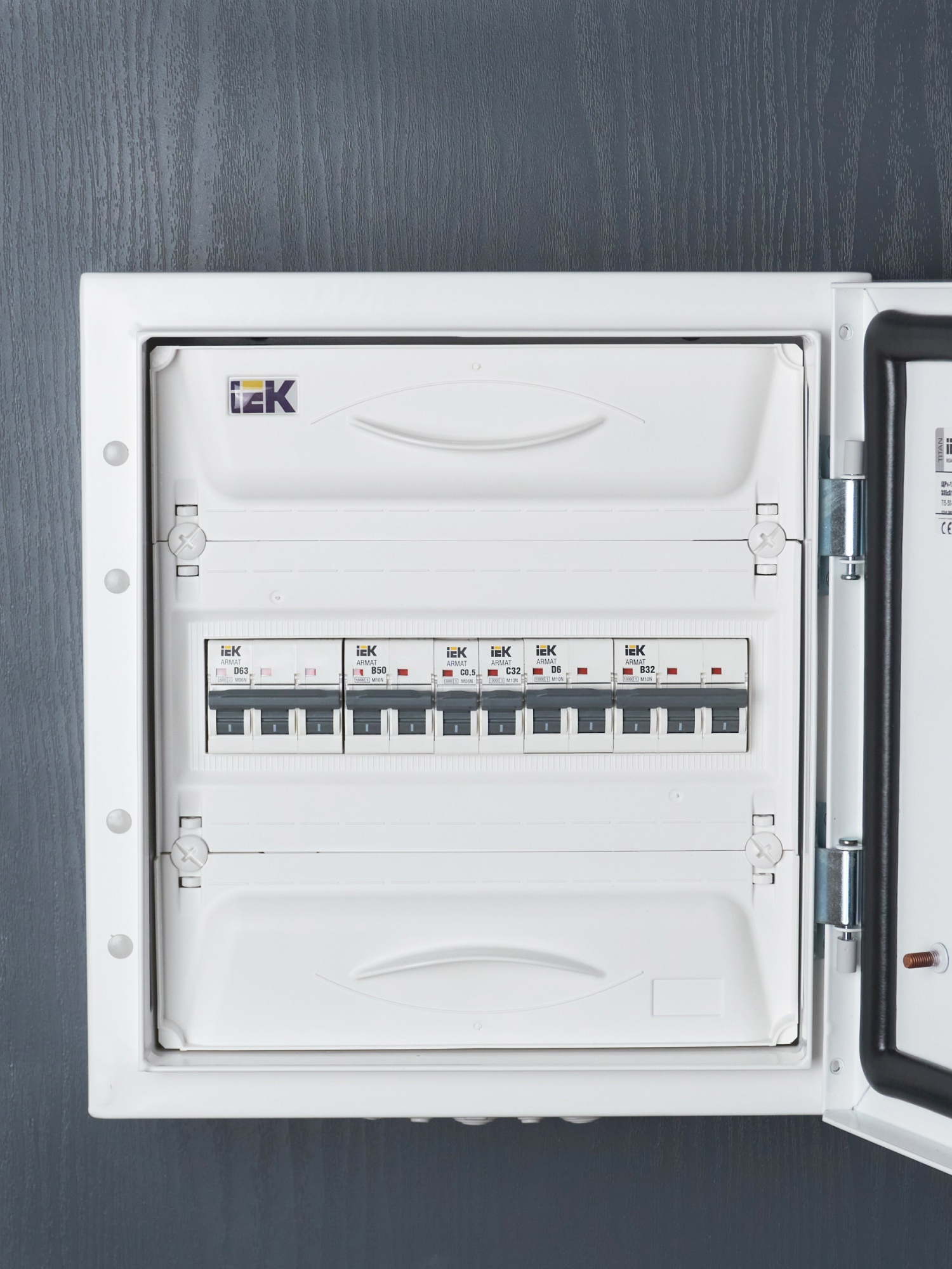 ARMAT Автоматический выключатель M06N 1P C 0,5А IEK
